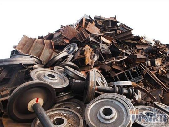 Stari metal i staro gvožđe na otpadu