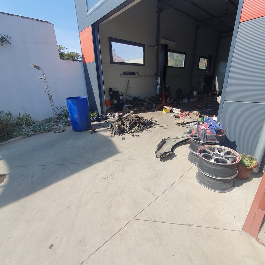 Čišćenje garaže od otpada i smeća